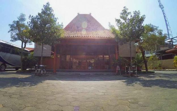 grand cepu hotel