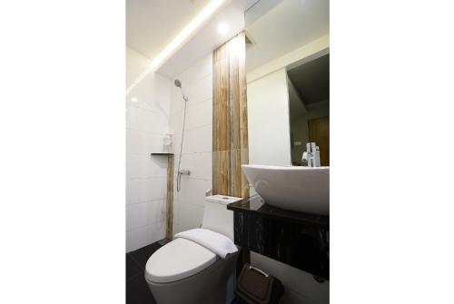 the lively hotel kualanamu airport medan