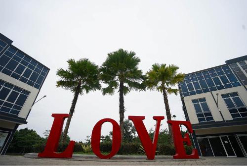 the lively hotel kualanamu airport medan