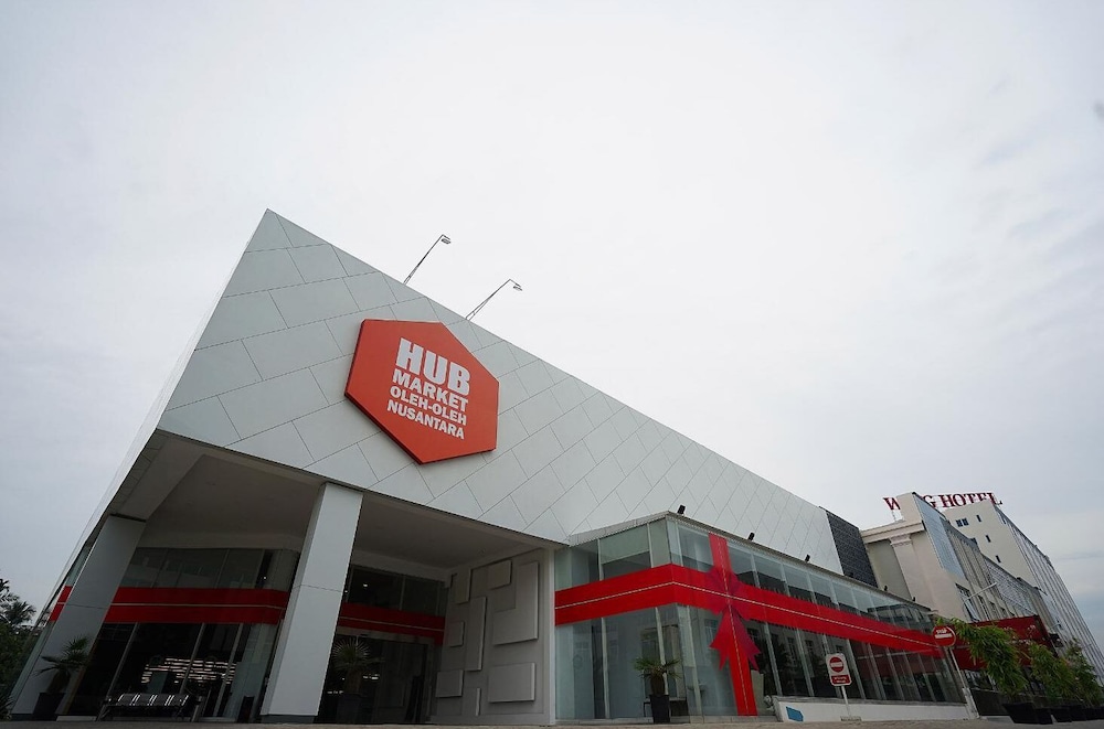 the lively hotel kualanamu airport medan