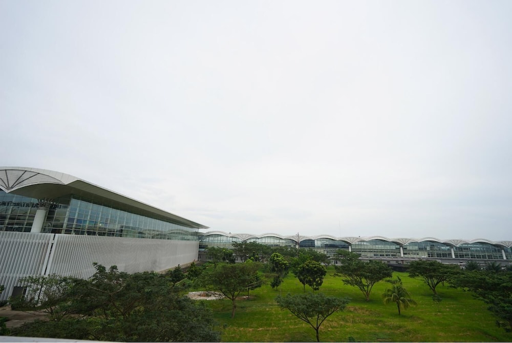 the lively hotel kualanamu airport medan
