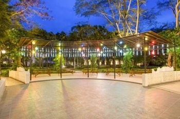 ramada suites by wyndham solo