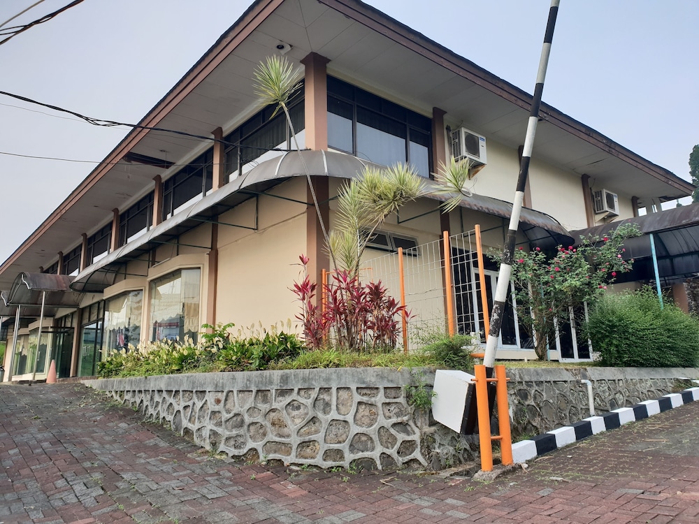 hotel cisarua indah