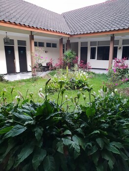 hotel cisarua indah