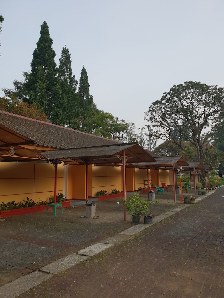 hotel cisarua indah