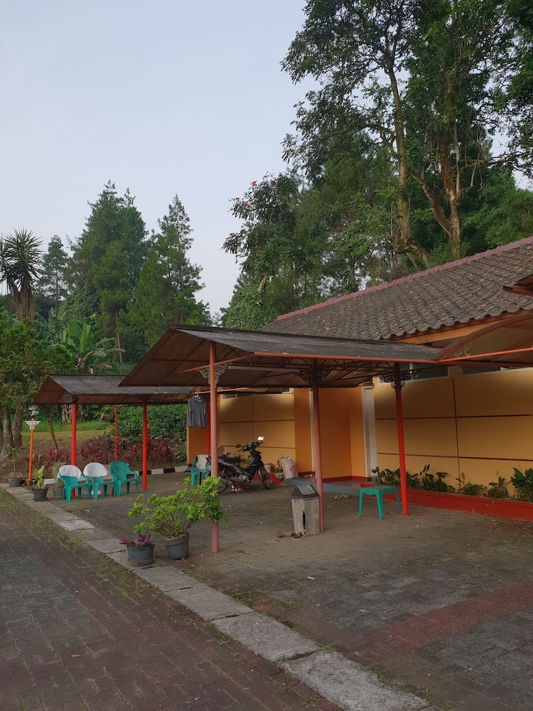 hotel cisarua indah