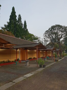 hotel cisarua indah