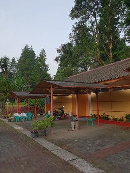 hotel cisarua indah