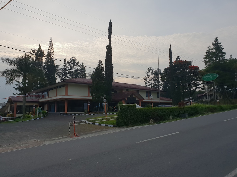 hotel cisarua indah