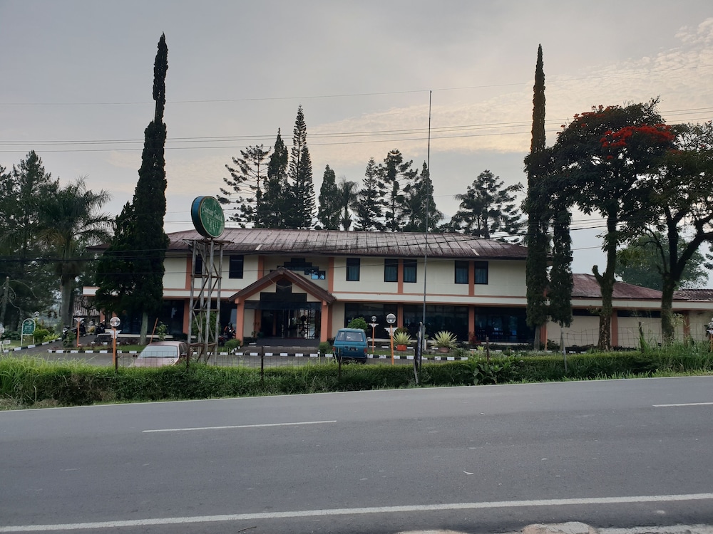 hotel cisarua indah