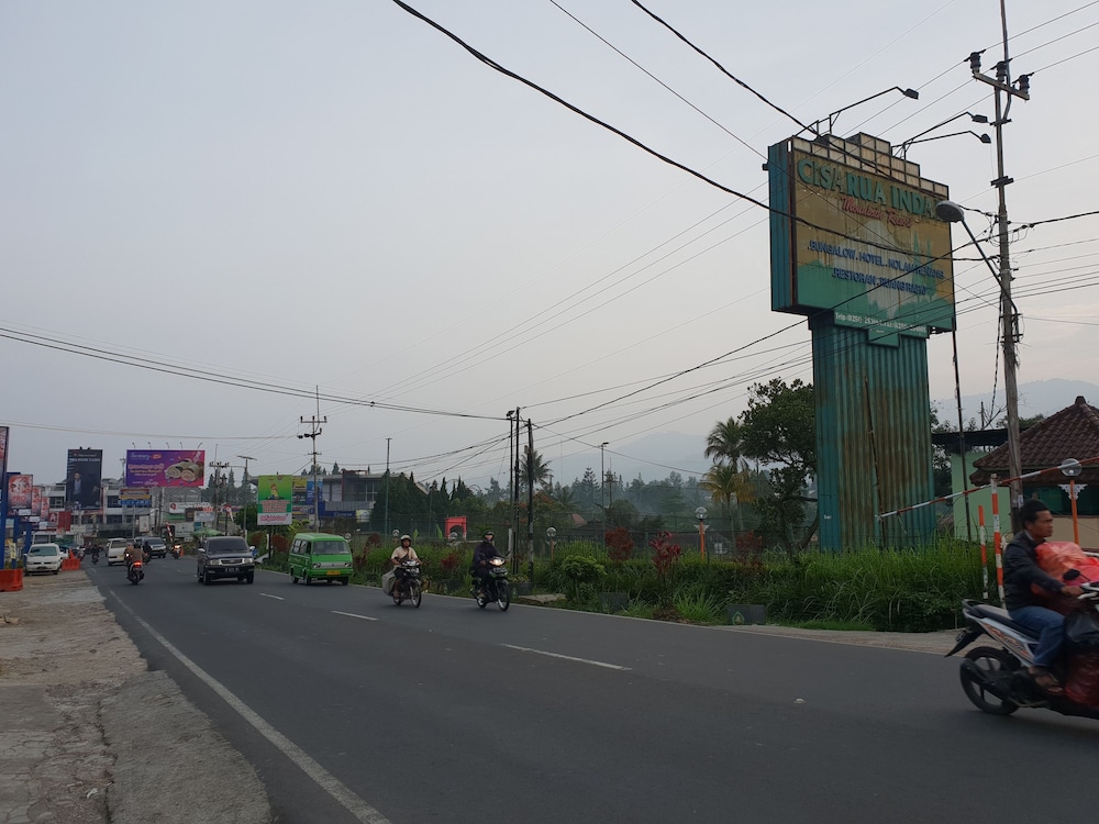 hotel cisarua indah