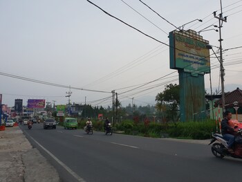 hotel cisarua indah