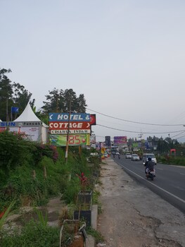 hotel cisarua indah