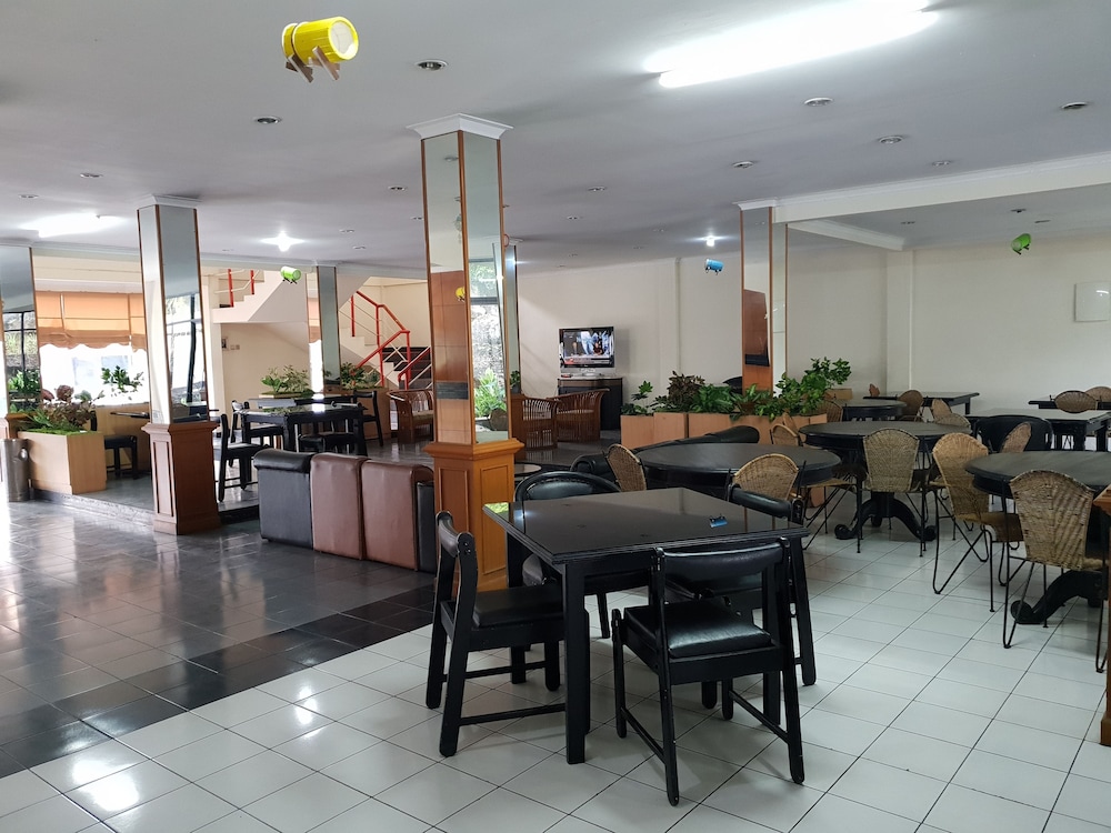 hotel cisarua indah