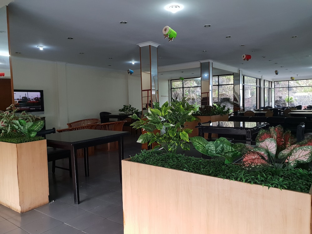 hotel cisarua indah