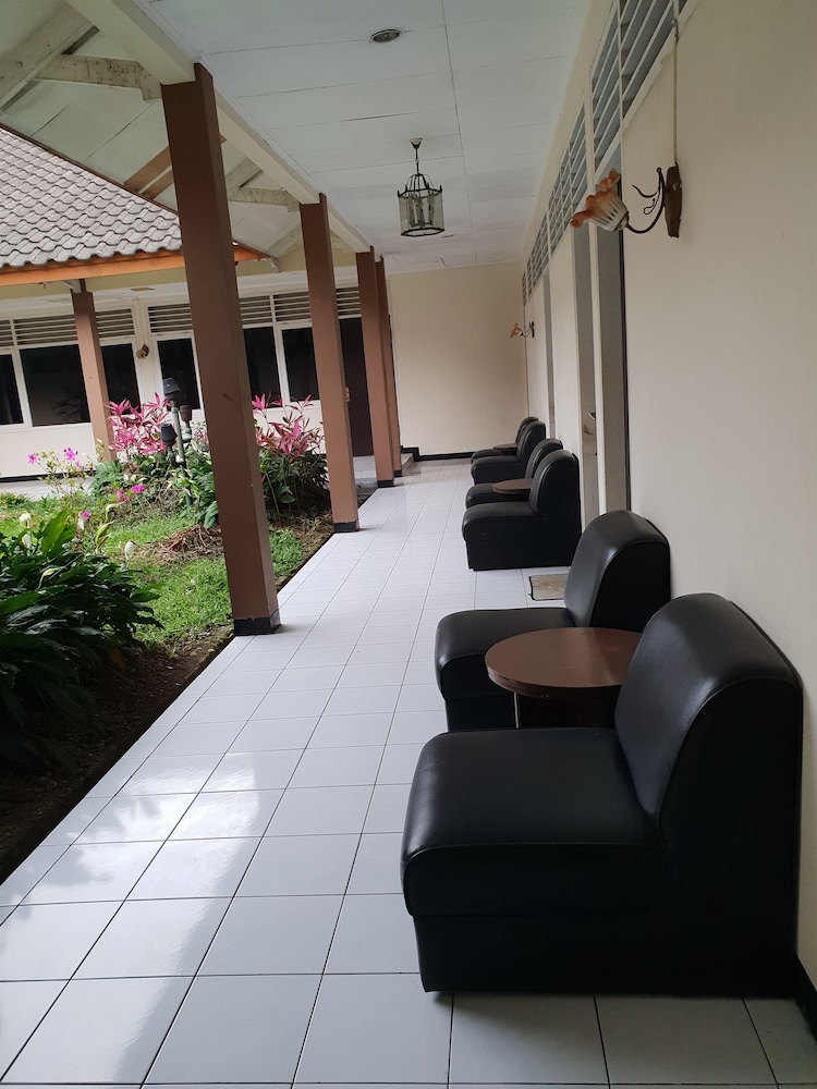 hotel cisarua indah
