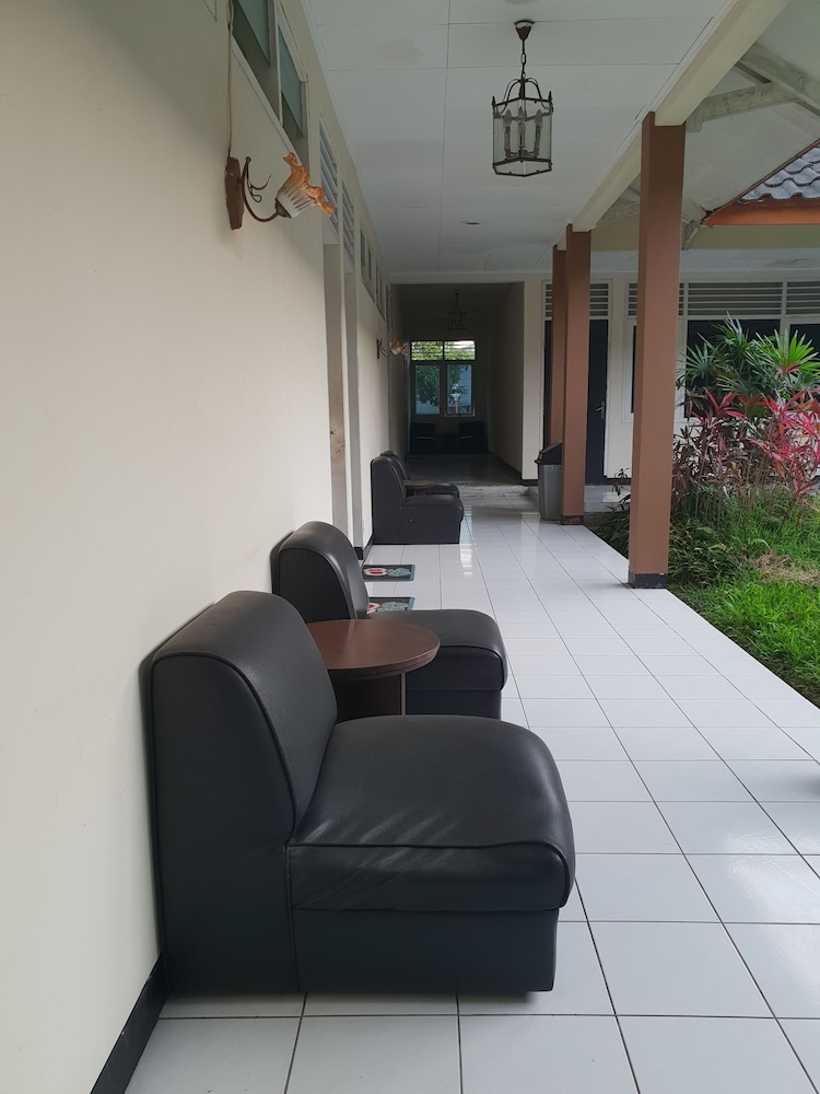hotel cisarua indah