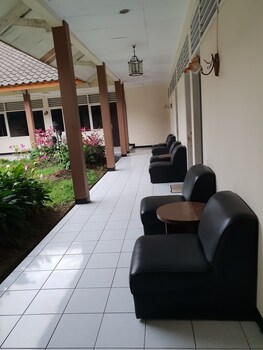 hotel cisarua indah