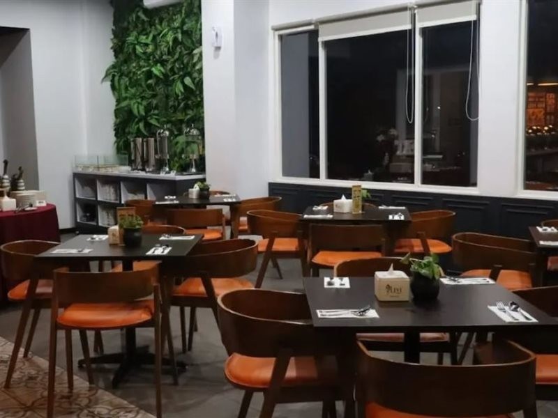 Front One Inn Kediri,Ngasem>>Kediri,3 star