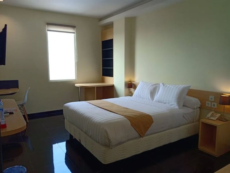 Front One Inn Kediri,Ngasem>>Kediri,3 star