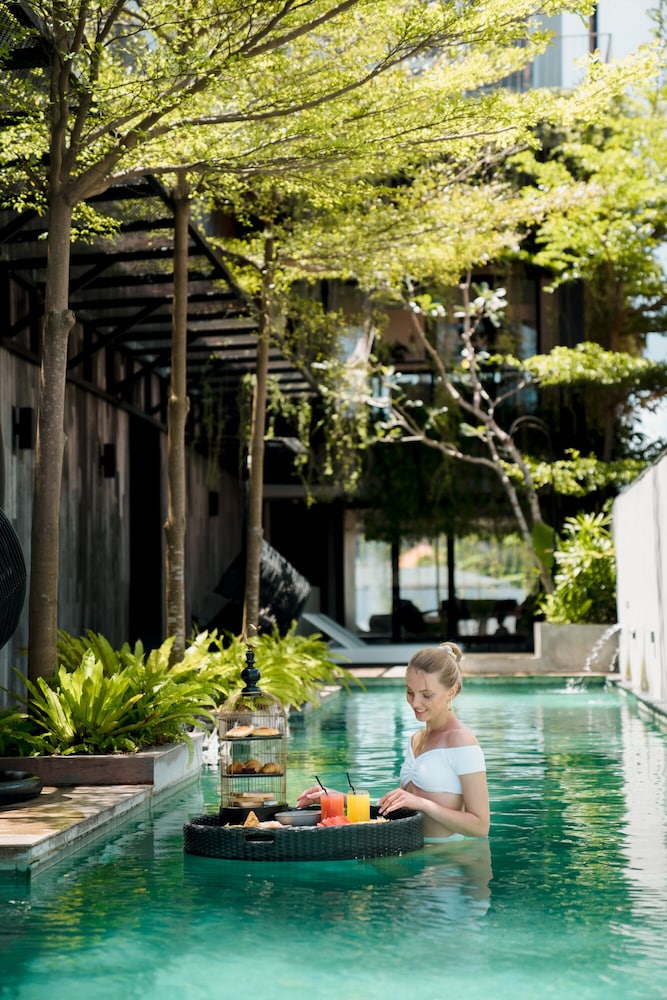 lloyds inn bali