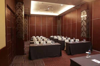 hom premiere abepura by horison