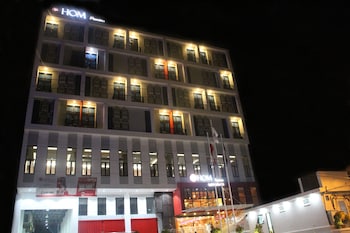 hom premiere abepura by horison