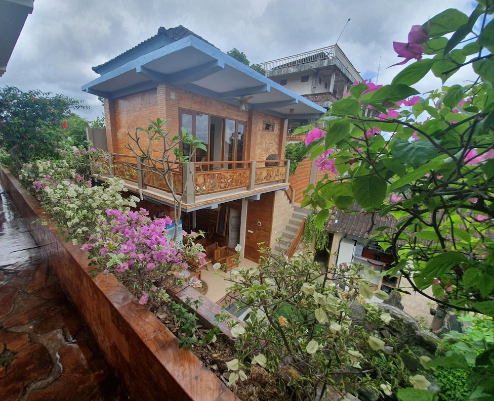 bulan bali homestay