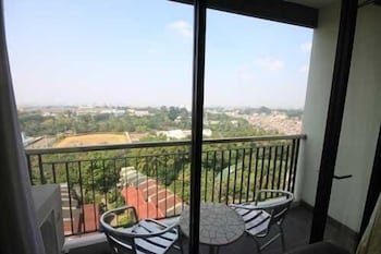beverly dago apartment by houseinbandung
