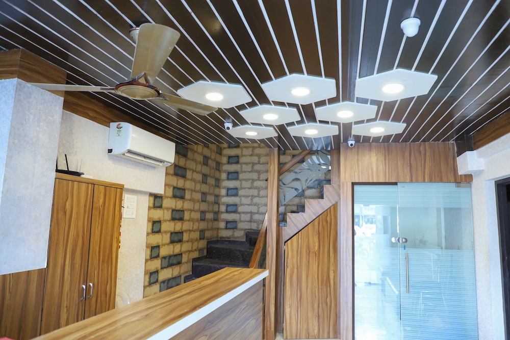 hotel plaza executive kurla