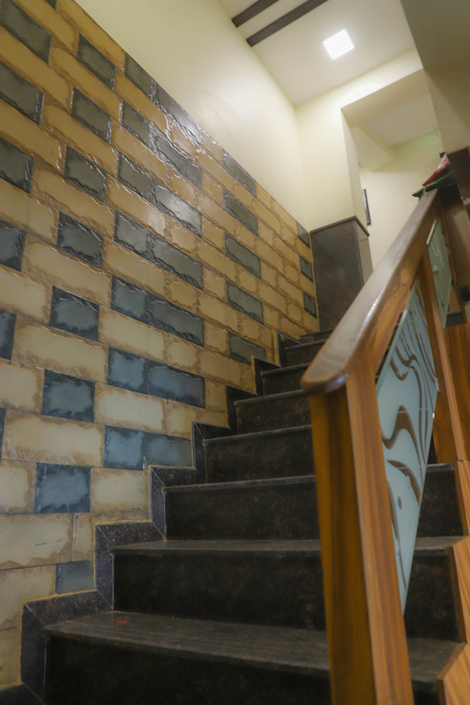 hotel plaza executive kurla