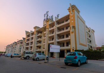 rosewood apartment hotel pantnagar