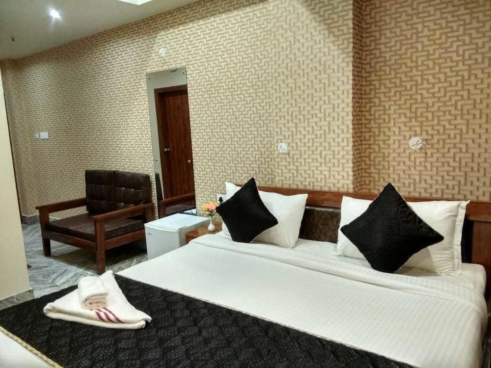 Hotel Tokyo Tower,Beltola,3 star