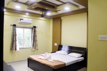 neelisha river front inn