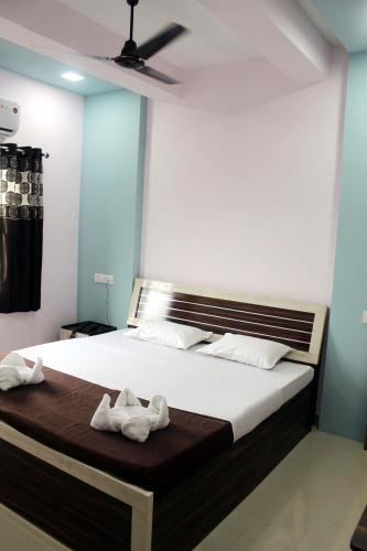 neelisha river front inn