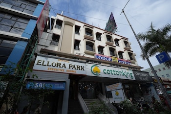 hotel ellora park
