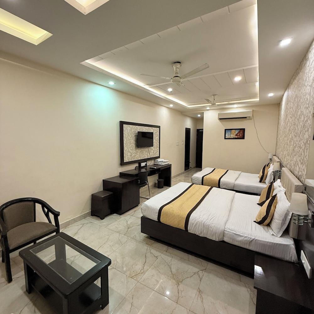 hotel khatana palace