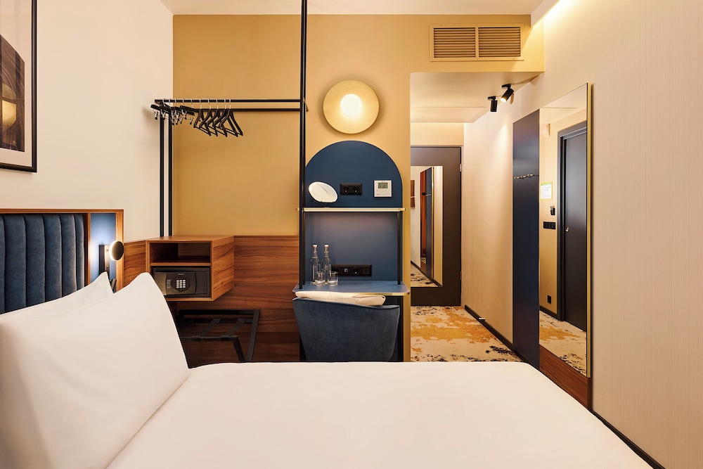 d8 hotel