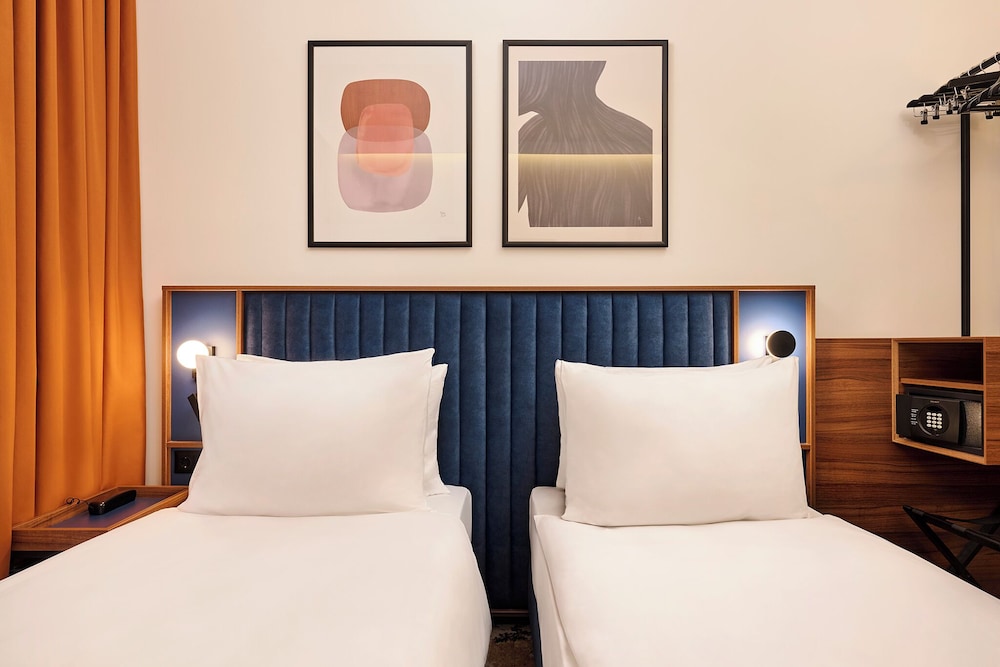 d8 hotel