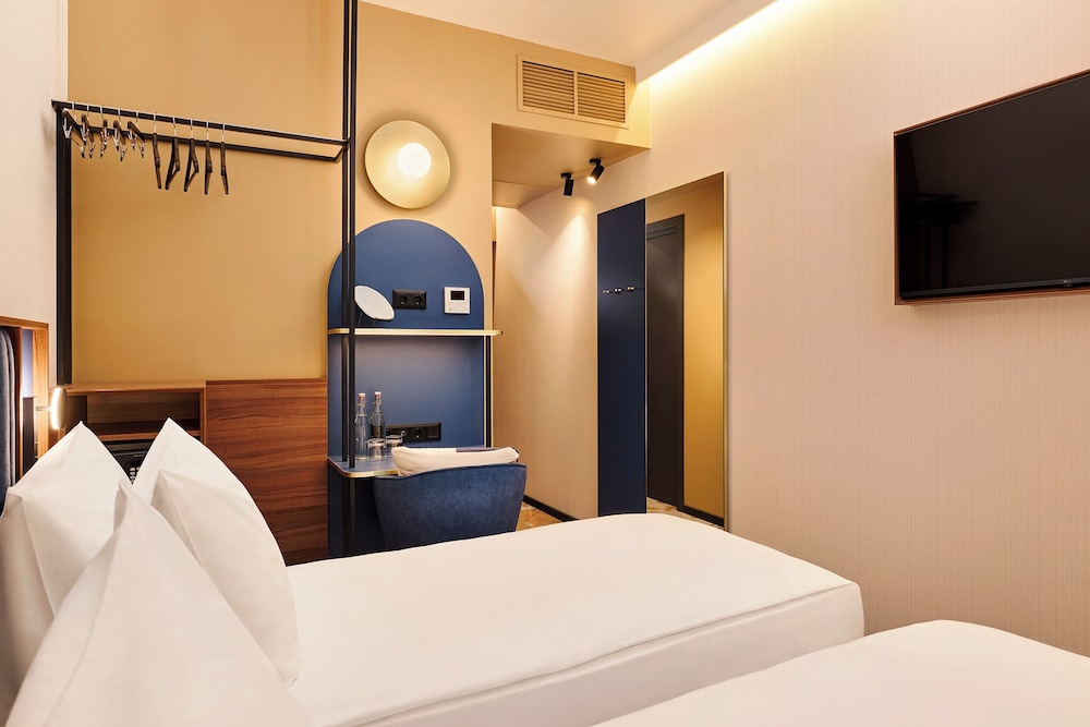 d8 hotel