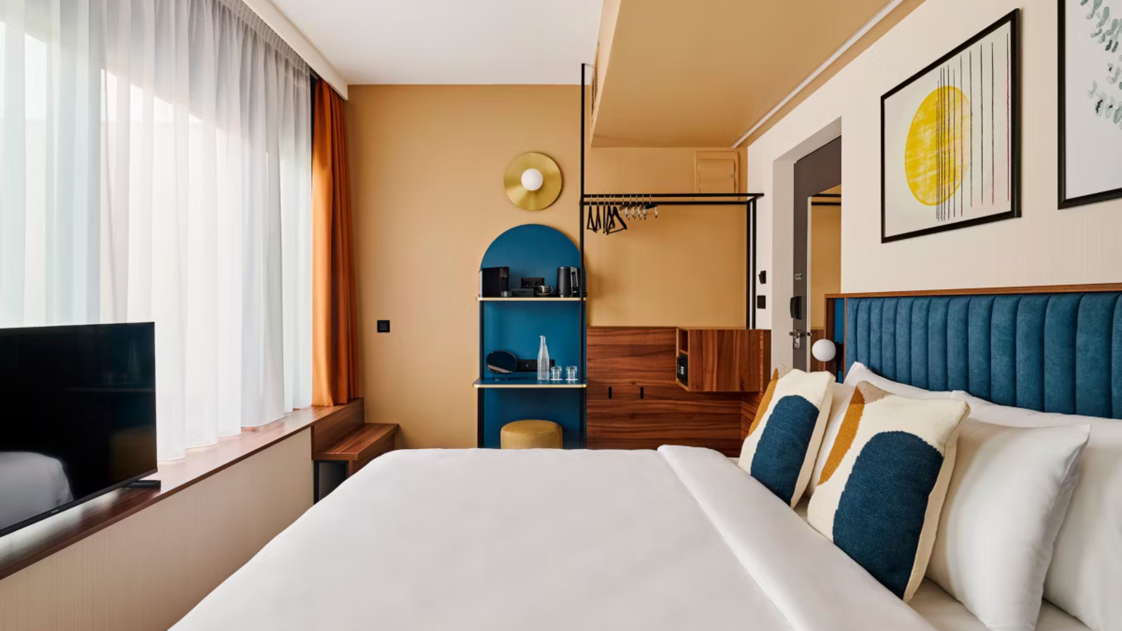 d8 hotel