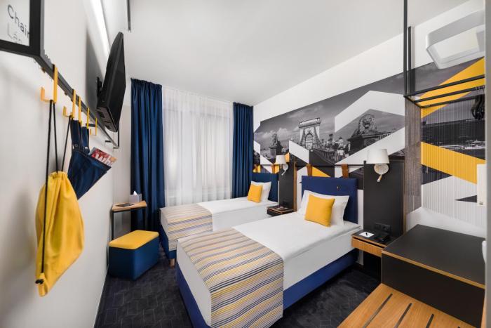 d8 hotel