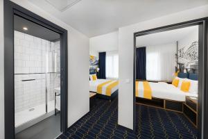 d8 hotel