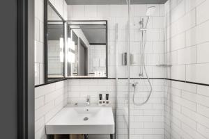 d8 hotel