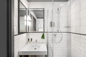 d8 hotel