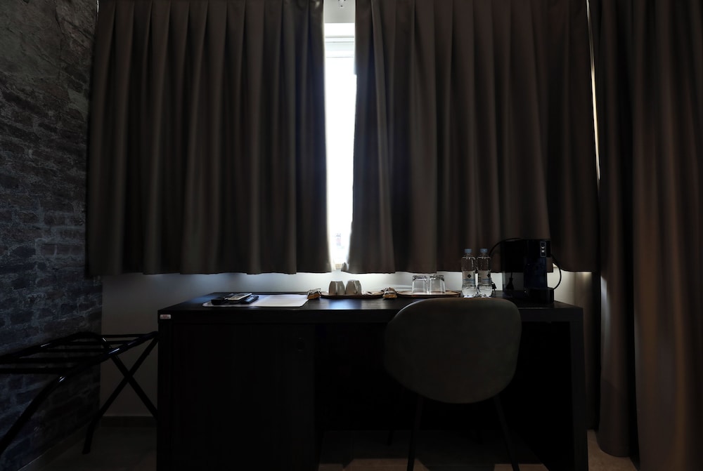 bandb arena prestige rooms