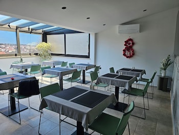 bandb arena prestige rooms