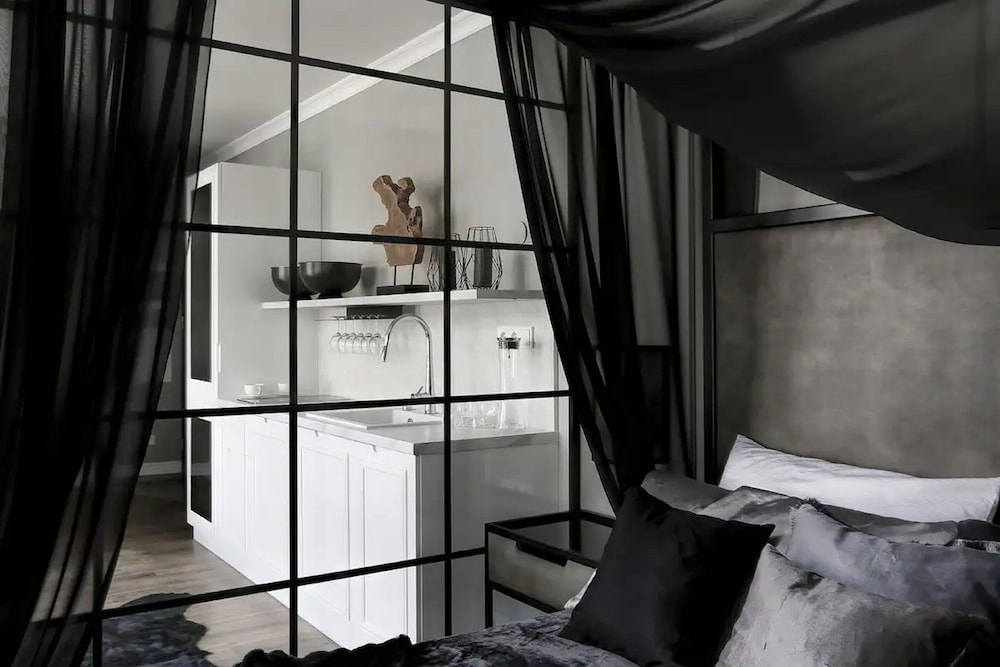 sweet suite apart