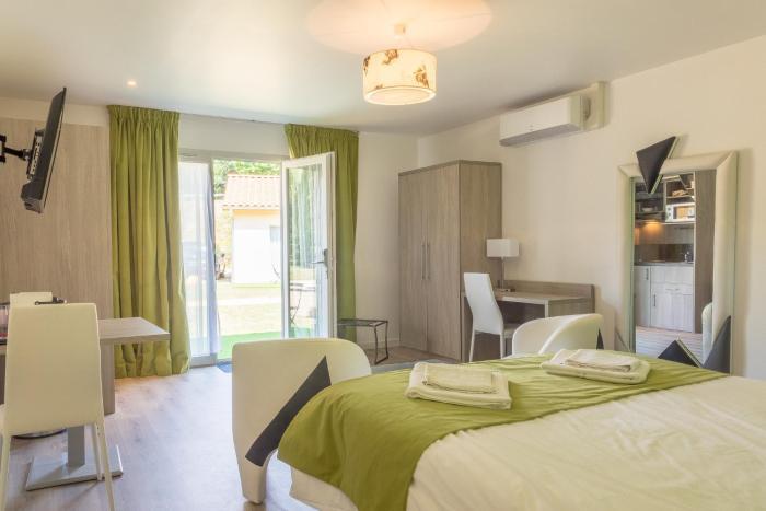 domaine des pierres dorees