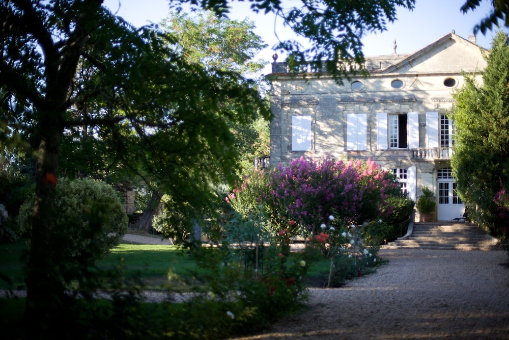 chateau latour segur suites and spa